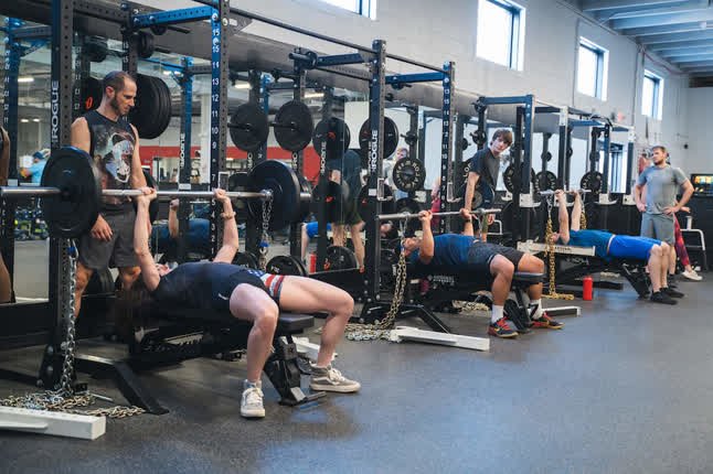 Bench press on the gym side