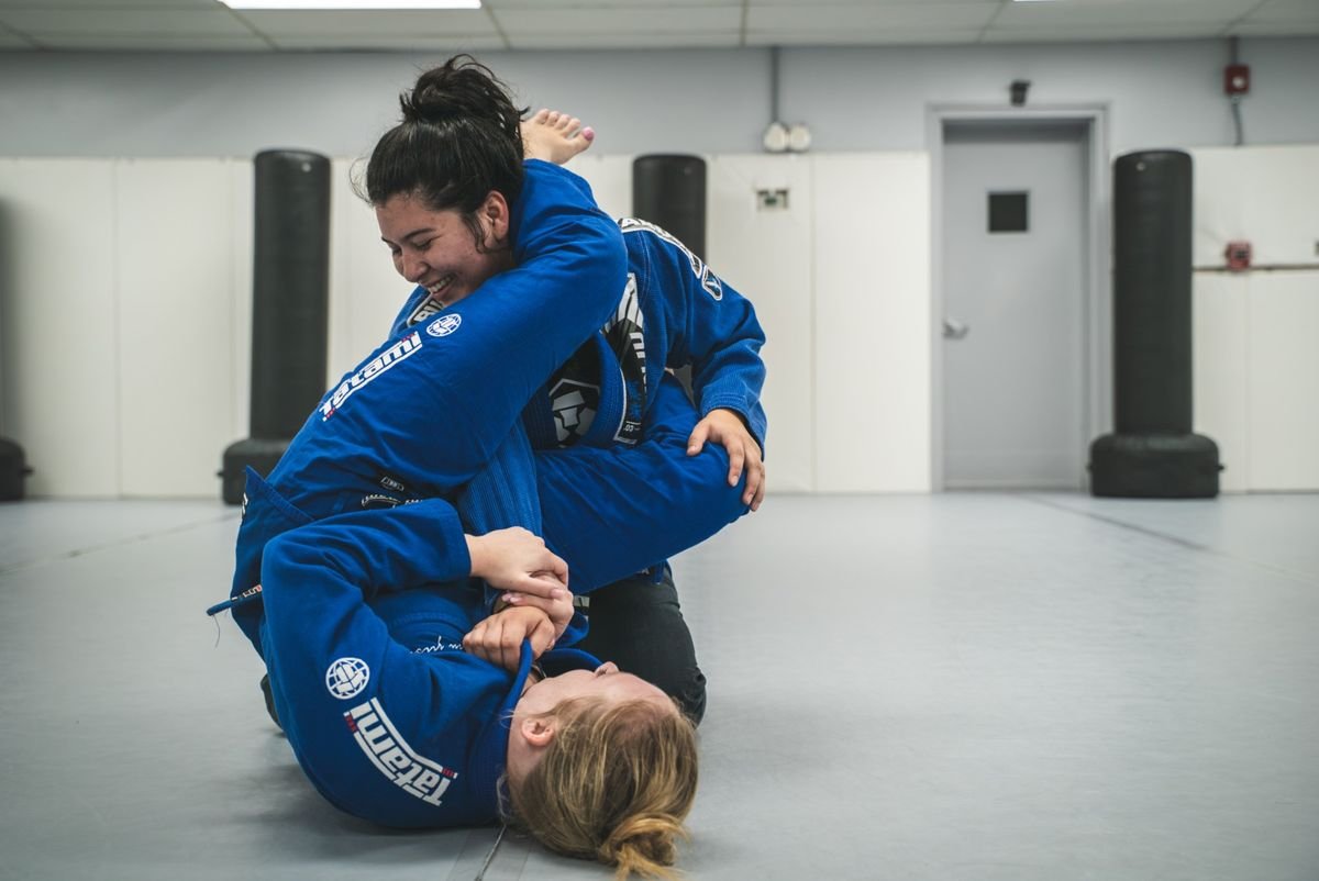 Women's Brazilian Jiu-Jitsu, rolling in the gi